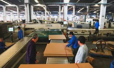 铁骨铮铮 从纸箱大王到轮椅上的商业传奇